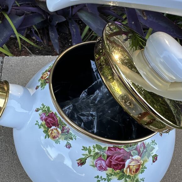 Old Country Roses Tea Kettle. - Picture 3 of 4